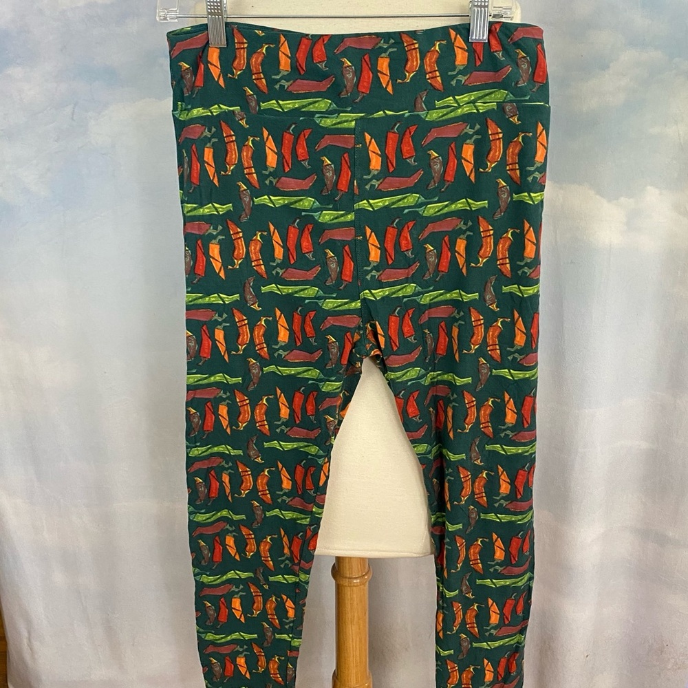 LuLaRoe Tall & Curvy Chili Peppers Print Leggings